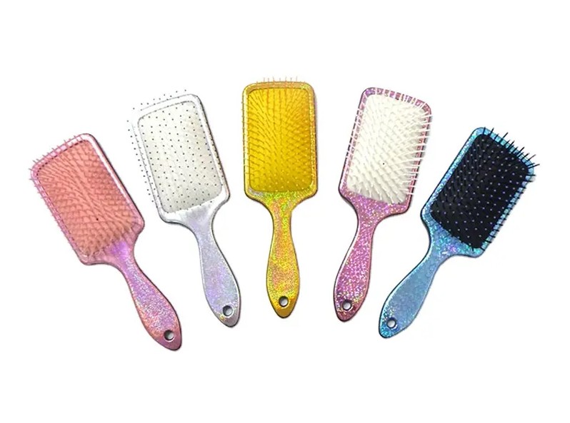 Melyik a jobb: egy műanyag vagy egy fésű?